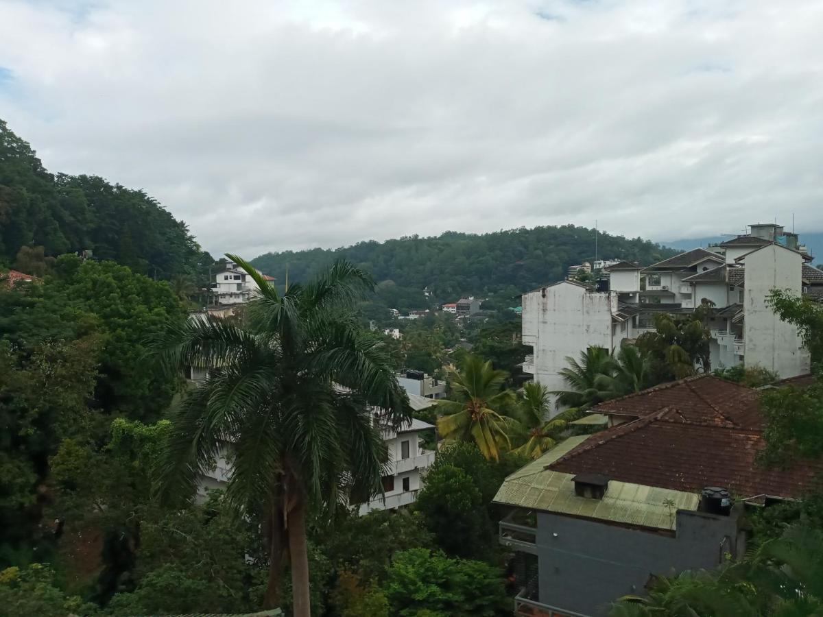 Kandy Forest Villa Hotel Exterior foto